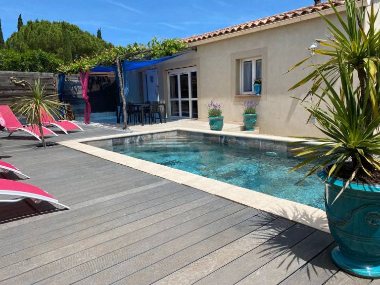 Pleasant vacation home with garden, grill & private pool | Pets are welcome — photo 3