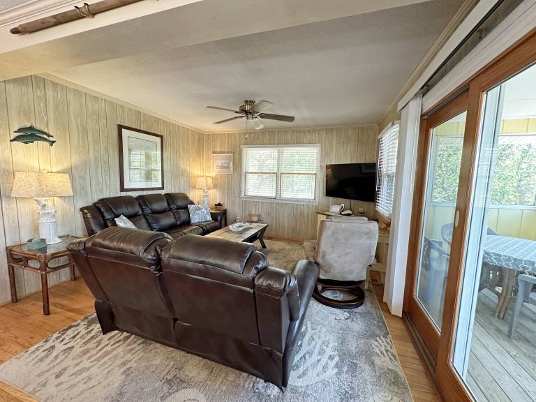 KD104A- Near the Beach!- 4 BRs, Hot Tub, BBall, Screened Porch, Dog Friendly! — photo 5