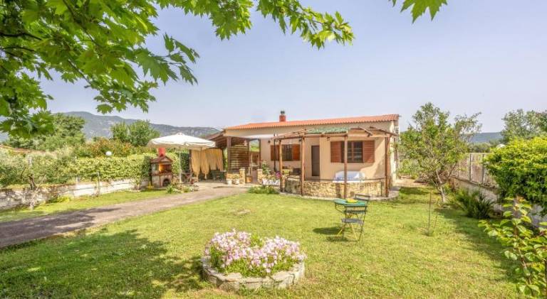 House with grill, terrace & yard in Kavala