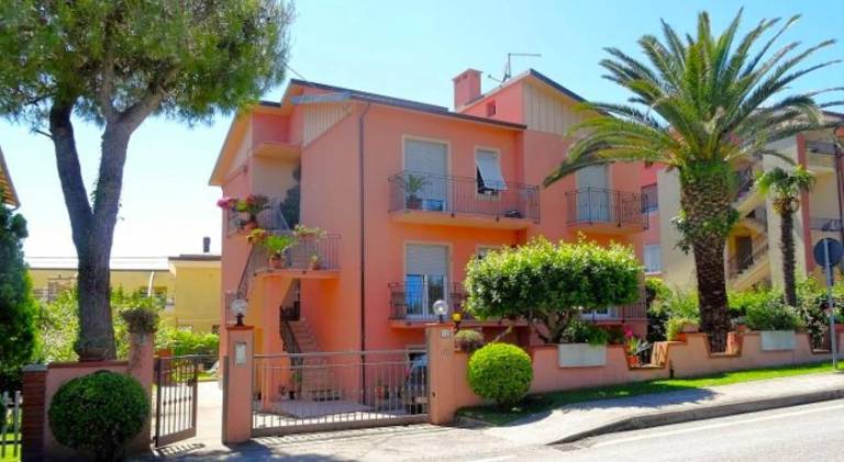 Apartment with yard in Camerano