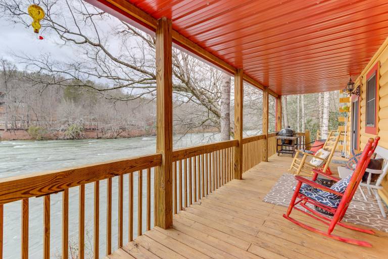 Cabin Mineral Bluff
