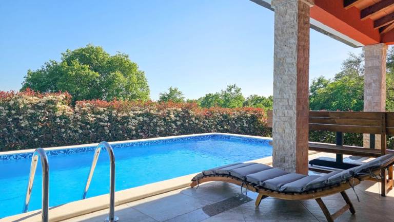 Mediterranean vacation home just 800 meters to the beach with private pool and dog-friendly in Umag