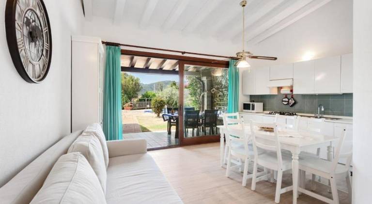 Apartment with pool in San Teodoro