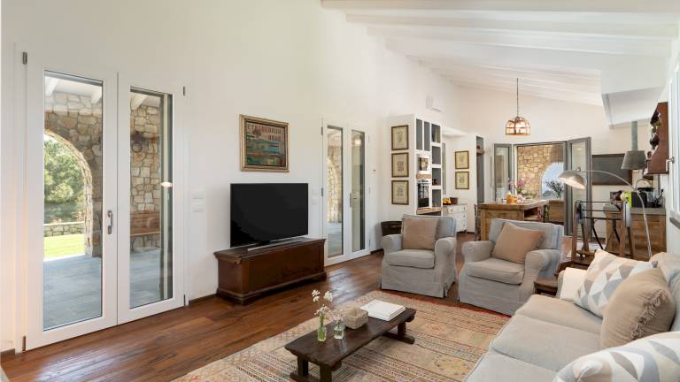 Villa with barbecue, garden & private pool | Garden view — photo 4