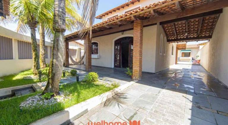 House with pool — photo 4