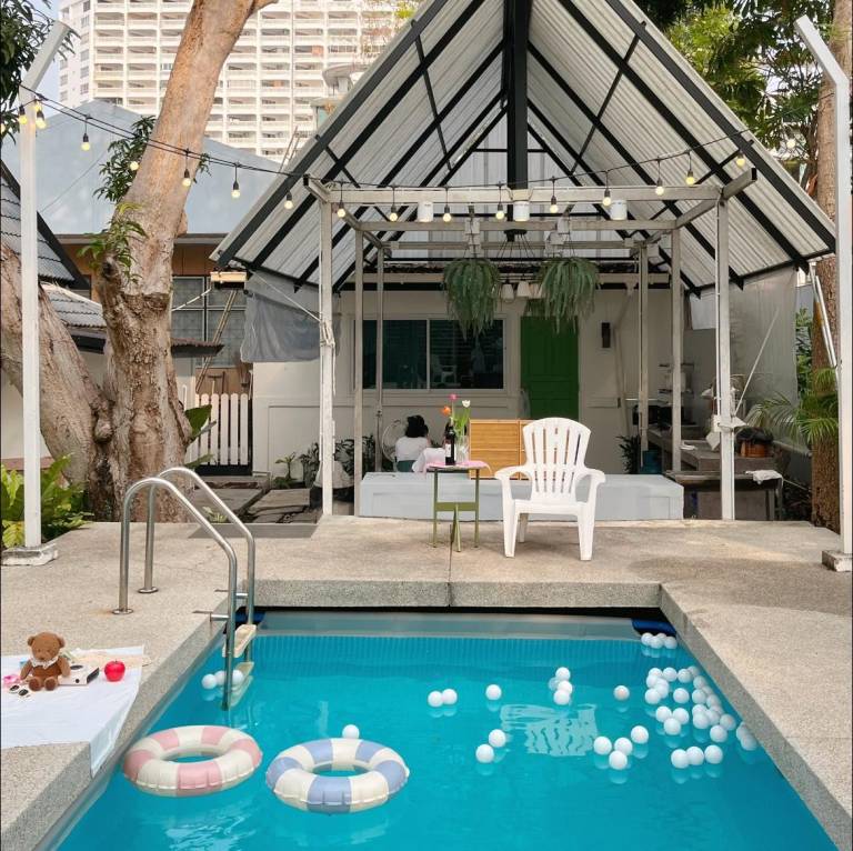 House with pool, barbecue & garden in Rayong