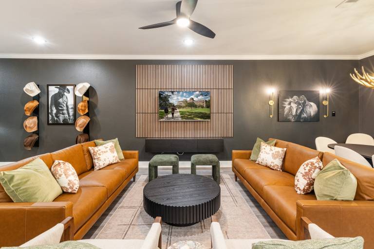 Modern 4BR Ensuite Townhome Near Texas A&M