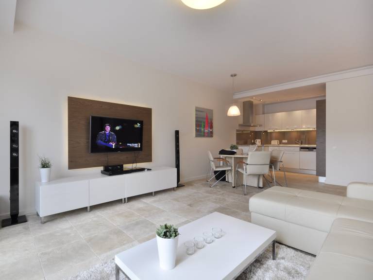 Fully equipped rental apartment with pool, sauna & jacuzzi | Next to Golden Gate | Pets allowed — photo 2