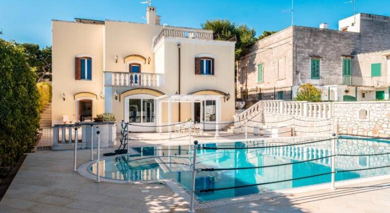 Villa with private pool, yard & patio — photo 3