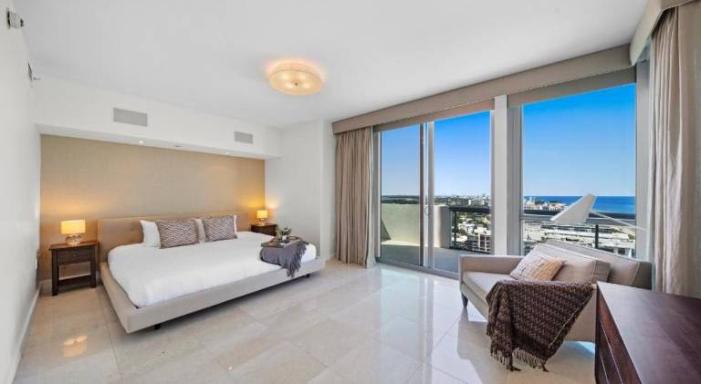 Apartment with jacuzzi | Near Miami Beach Botanical Garden — photo 2