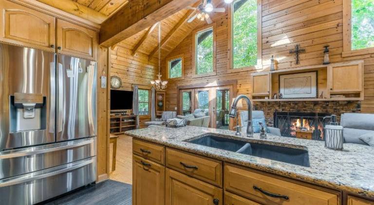 House with jacuzzi — photo 4