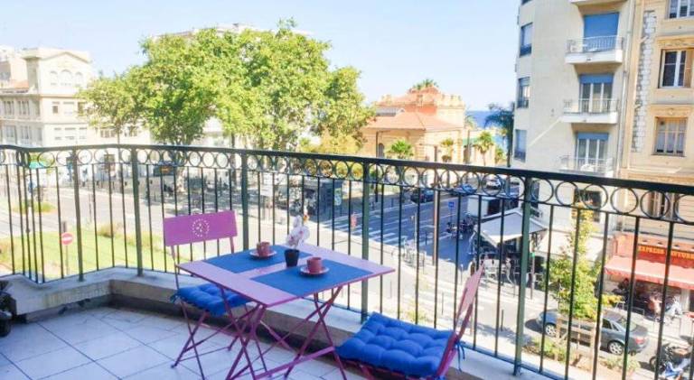 Rental apartment with pool & patio | Next to the beach | Dogs allowed in Saint-Laurent-du-Var