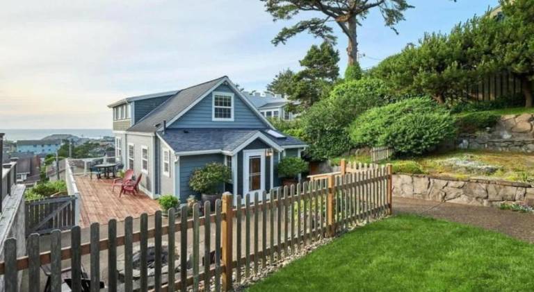 Spacious vacation home | Next to the beach | Pets are welcome in Newport, OR