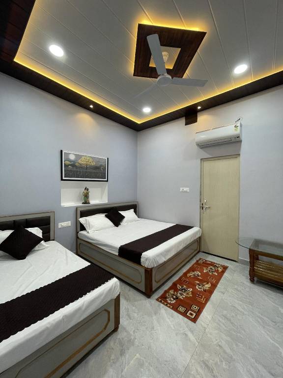 House | Suitable for remote work in Varanasi