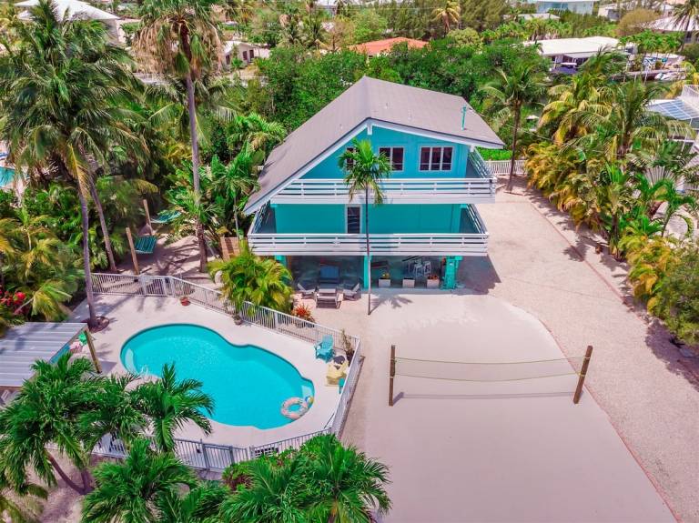 Sea Haven Waterfront Pool Home, 35' Dock, Walk to the Beach in Marathon, FL