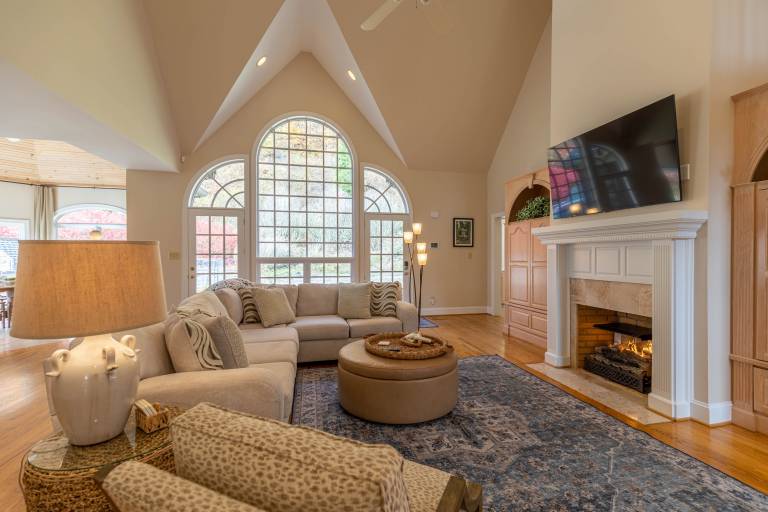 Mountain Gem - Huge Home 7 Minutes to Boone with Hot Tub, Pool Table & Views! — photo 5
