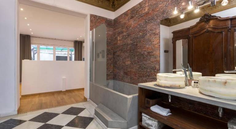 Family-friendly holiday apartment with patio | Next to Casa Milà | Suitable for remote work | Pets allowed — photo 2