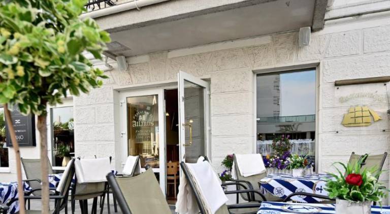 Villa with patio — photo 4