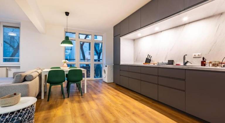 ADM Elegant Gem - FREE Garage Parking, Pool table — photo 3