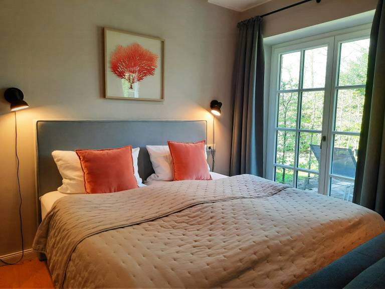 East Frisian chic: Holiday home in country house with private lake — photo 5