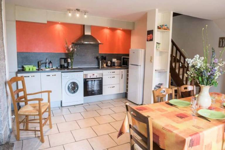 Rental apartment with terrace, BBQ & pool — photo 4