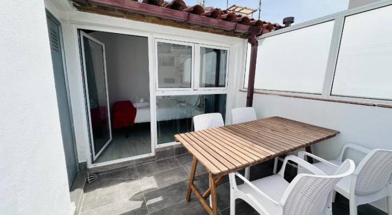 Rental apartment with patio — photo 2