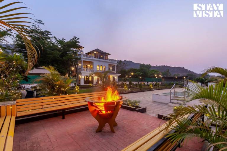 Villa with hot tub, yard & pool — photo 3