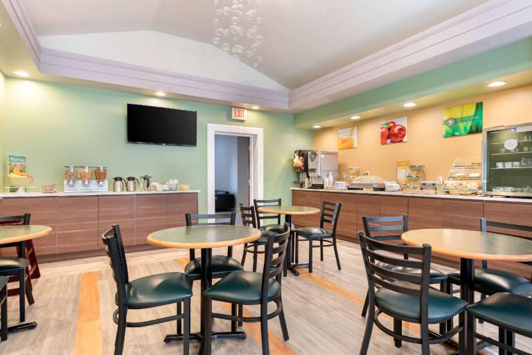Quality Inn Fairborn near Wright Patterson AFB — photo 5