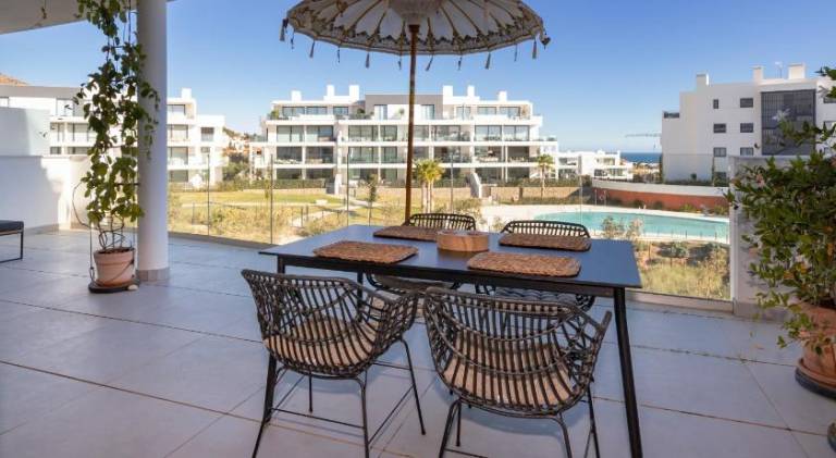 Holiday apartment with yard, pool & patio in Benalmádena