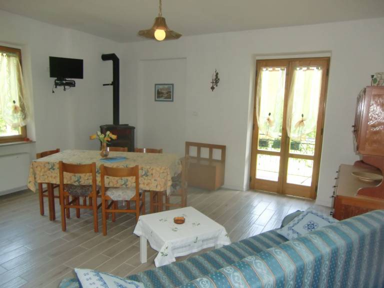 Rental apartment with garden & barbeque | Mountain view — photo 4