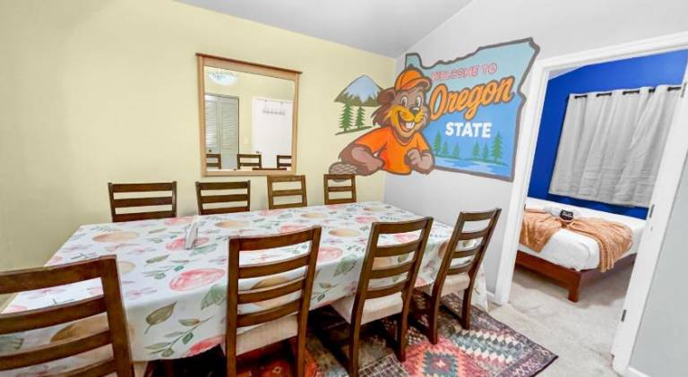 Vacation home with 5 rooms for 18 persons in Albany, OR