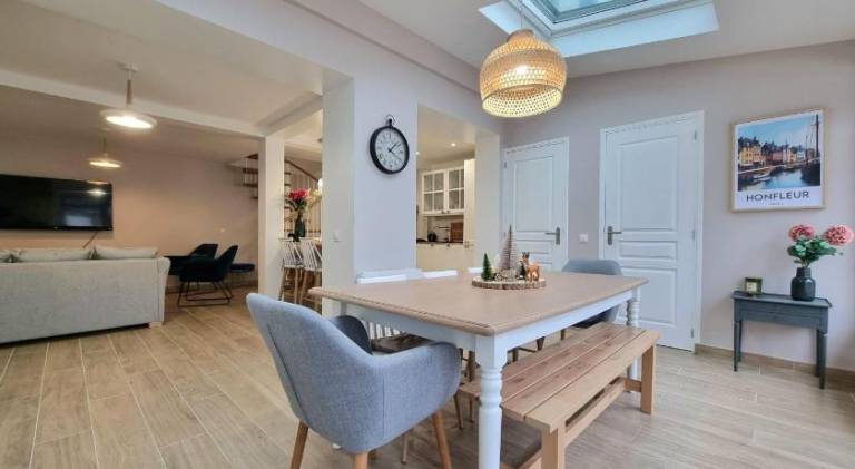 Vacation home with patio in Honfleur