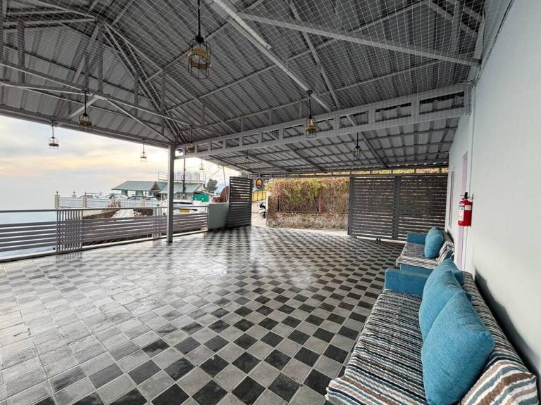 Vacation home with patio — photo 4