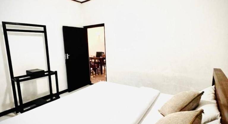 Villa with patio & yard | Beach nearby | Pets allowed — photo 2