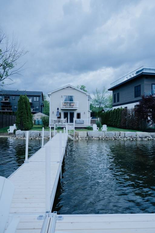 House  Lake Winnisquam