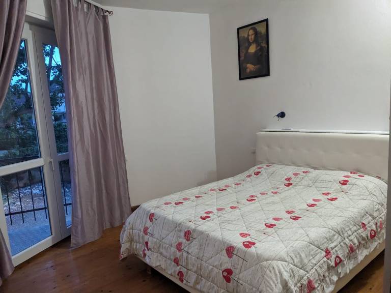 Rental apartment with yard — photo 2
