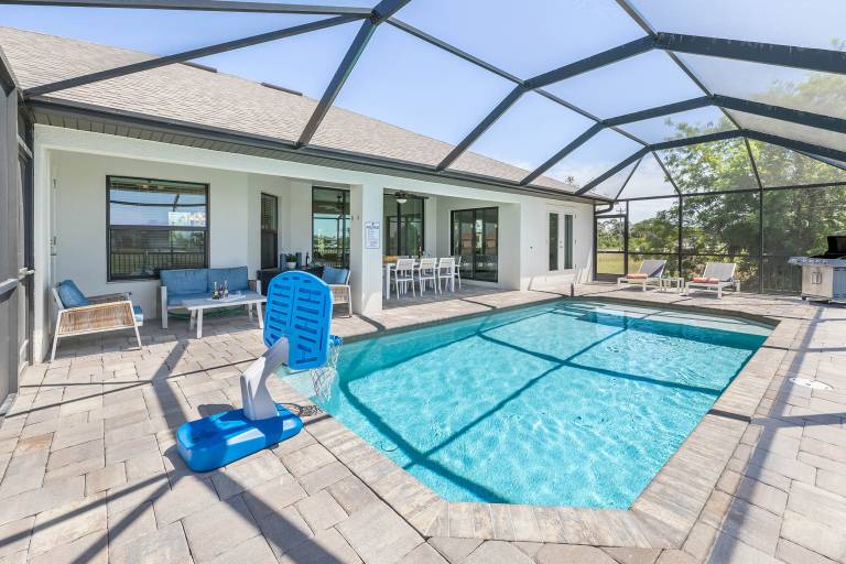 House with private pool | Water view in Cape Coral, FL