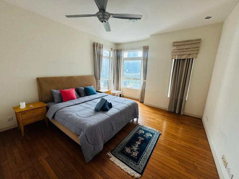 Child-friendly apartment with pool, garden & hot tub | Close to Petronas Towers | Water view | Suitable for remote work | Pet-friendly in Bük