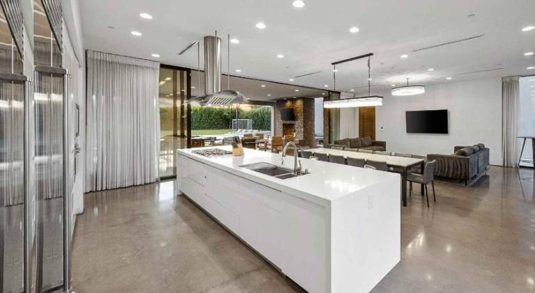 Vacation home with pool & jacuzzi — photo 4