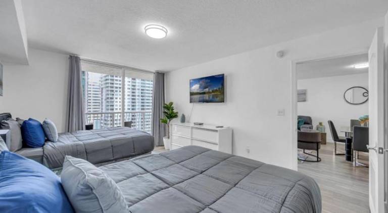 Apartment with jacuzzi & pool | Perfect for remote work | Pets allowed — photo 2