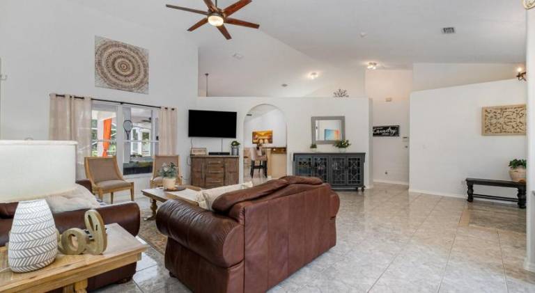 Apartment with pool in Palm Bay, FL