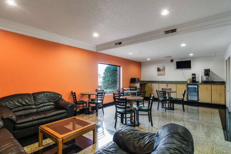 Motel 6 Libertyville, IL — photo 5
