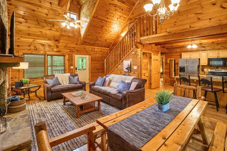 Fun Pigeon Forge Cabin Hot Tub Games — photo 2