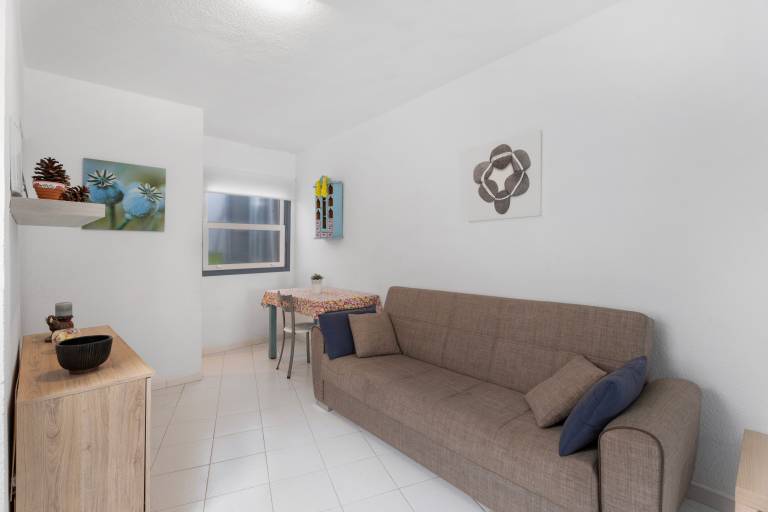 2-Bedroom Apartment on Los Cristianos Beach with Views of the Main Promenade — photo 3