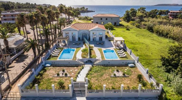 Villa with private pool, yard & barbeque — photo 4