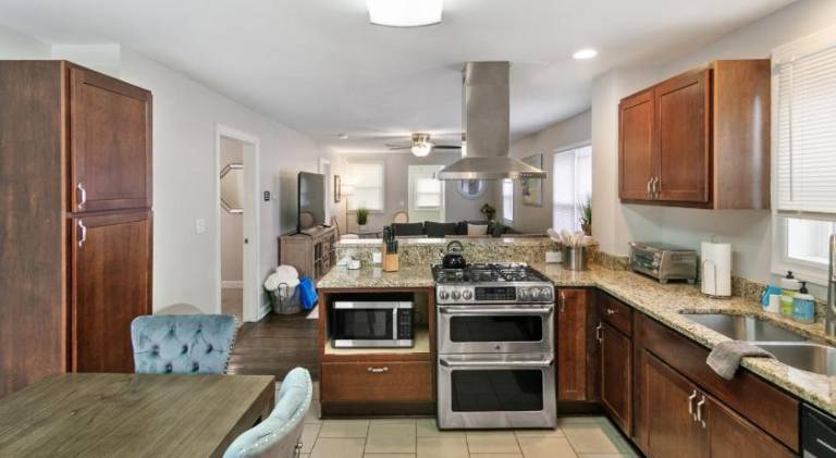 Great For Families DT Libertyville near Naval Base — photo 4