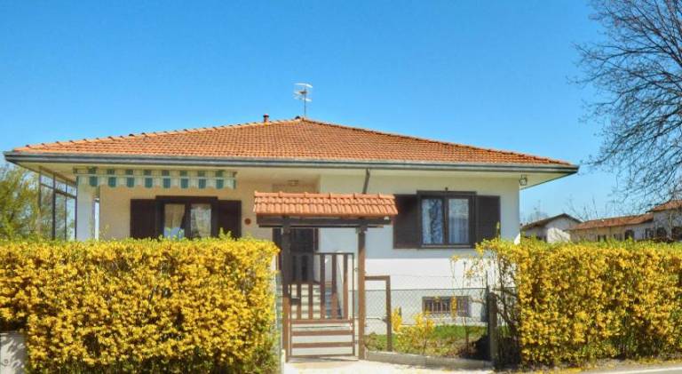 Holiday apartment with 2 rooms for 7 persons in Novara