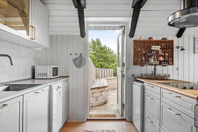 Fully equipped beautiful house with grill & patio | Pets are welcome — photo 2
