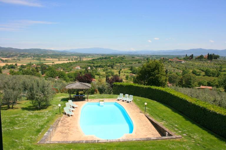 San Lorenzo is a comfortable villa with a good balance between modern comforts and the authentic sty — photo 2