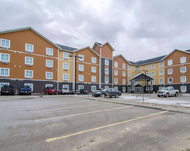 Travelodge Suites by Wyndham Estevan in Estevan, SK
